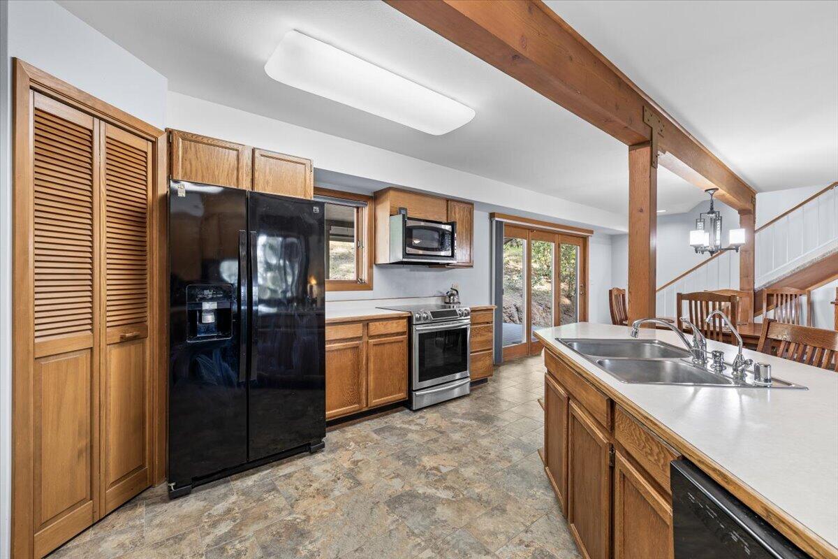 2267 Old Military Road Central Point, OR 97502 - Photo 16 of 39