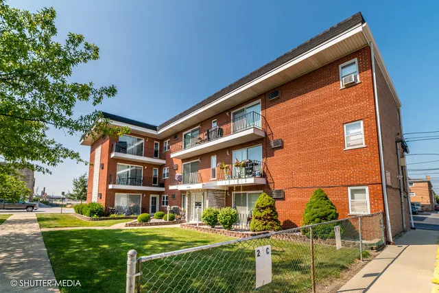 $1,750 | 6450 South New England Avenue, Unit 3B, Chicago, IL 60638