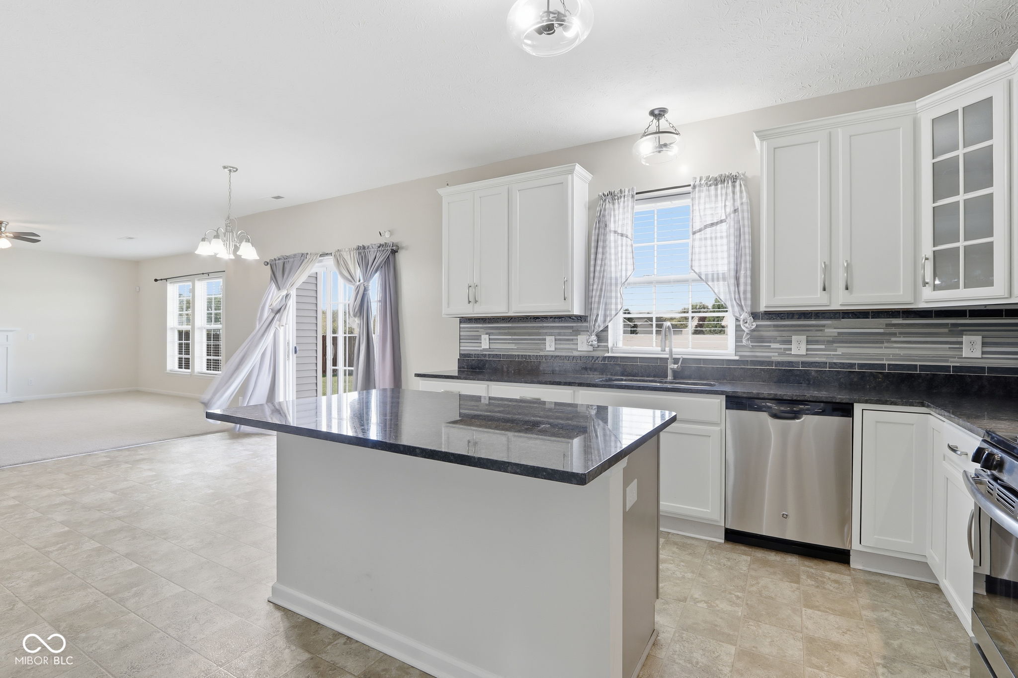 8178 Kilborn Way Avon, IN 46123 - Photo 17 of 66