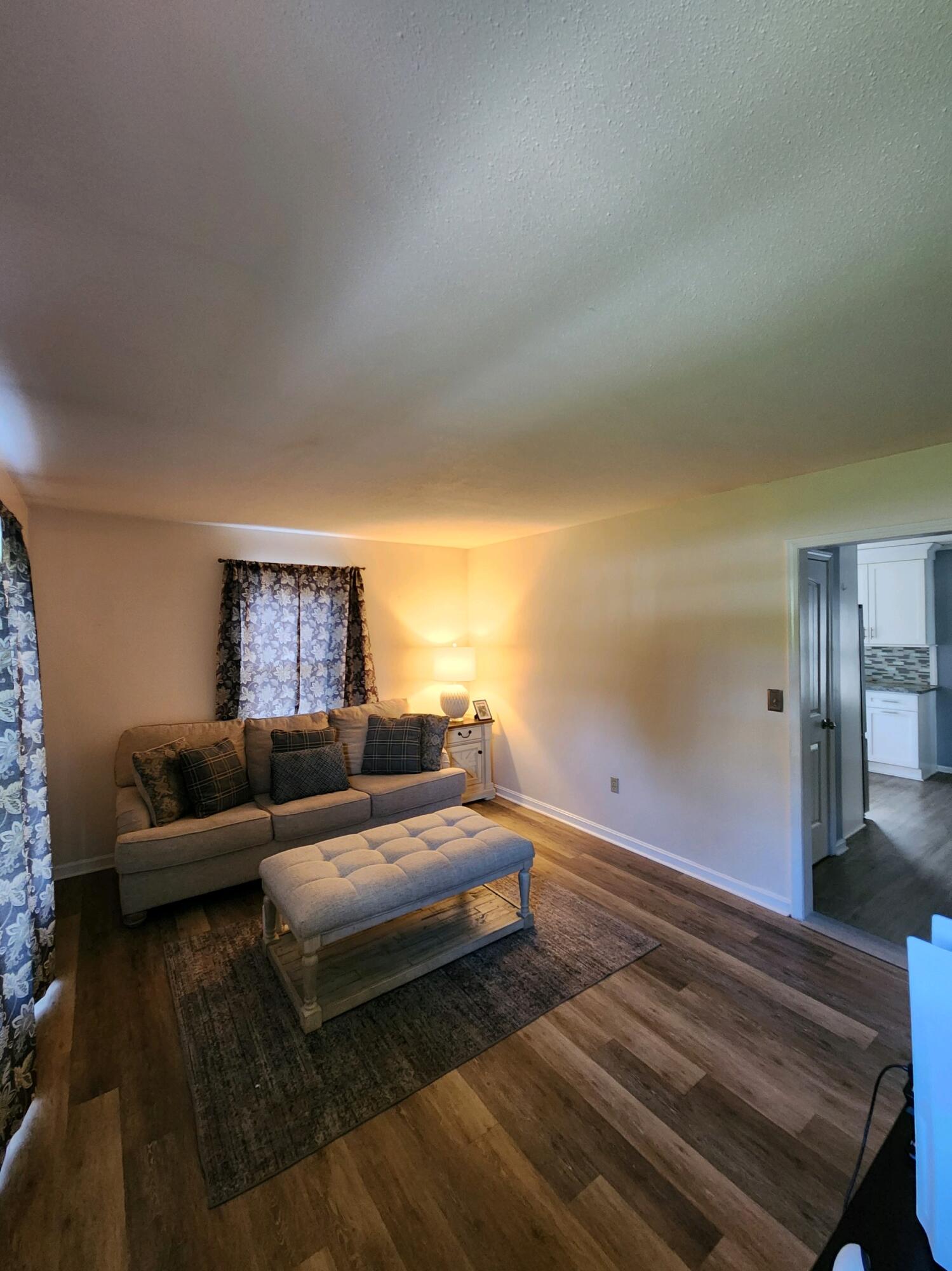 474 Green Valley Road Bristol, VA 24202 - Photo 2 of 24 Image (2)