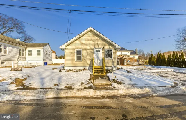 $210,000 | 109 River Rd Drive, West Deptford, NJ 08086