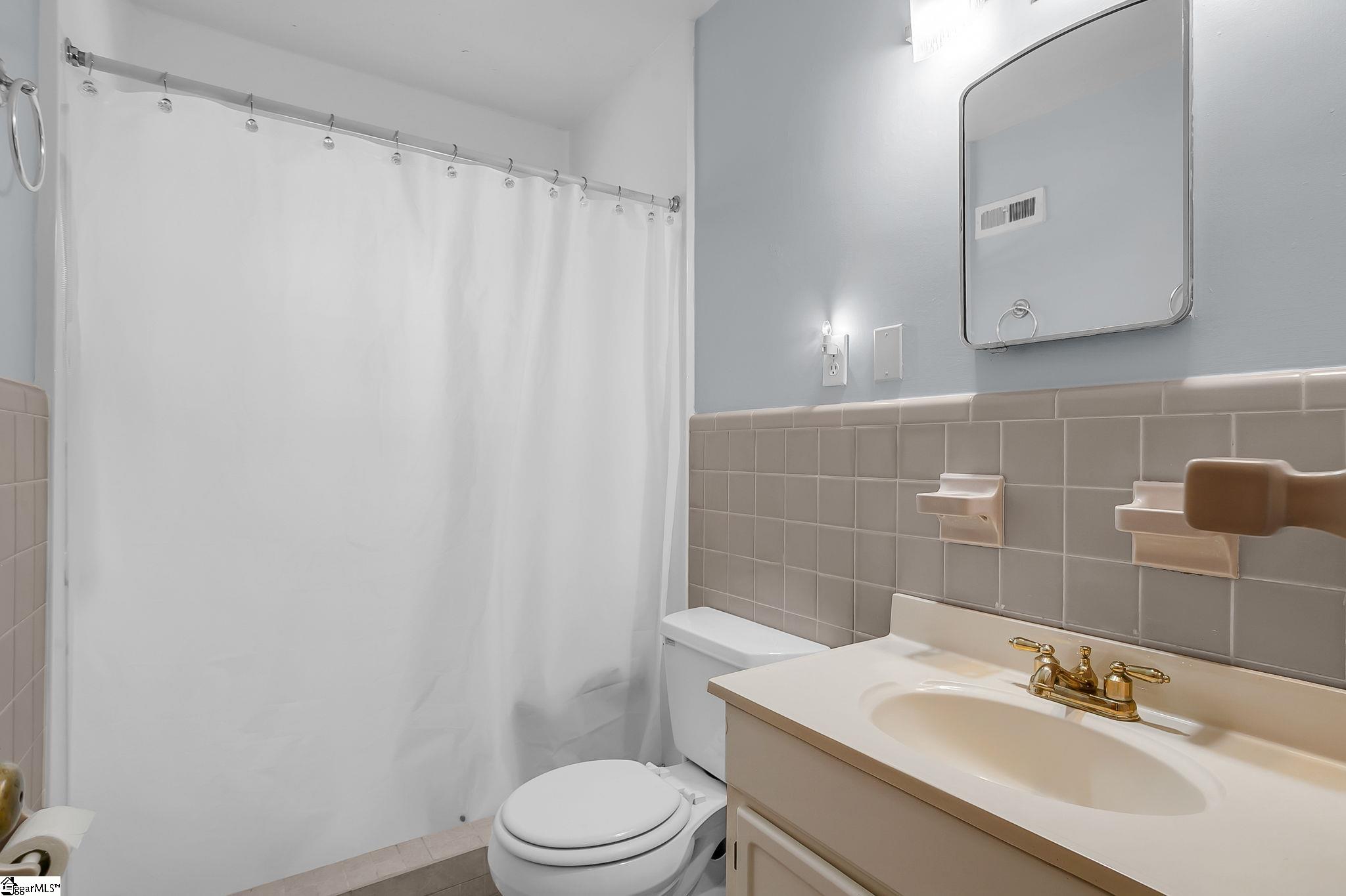 218 Bedford Forest Avenue Anderson, SC 29621 - Photo 17 of 35