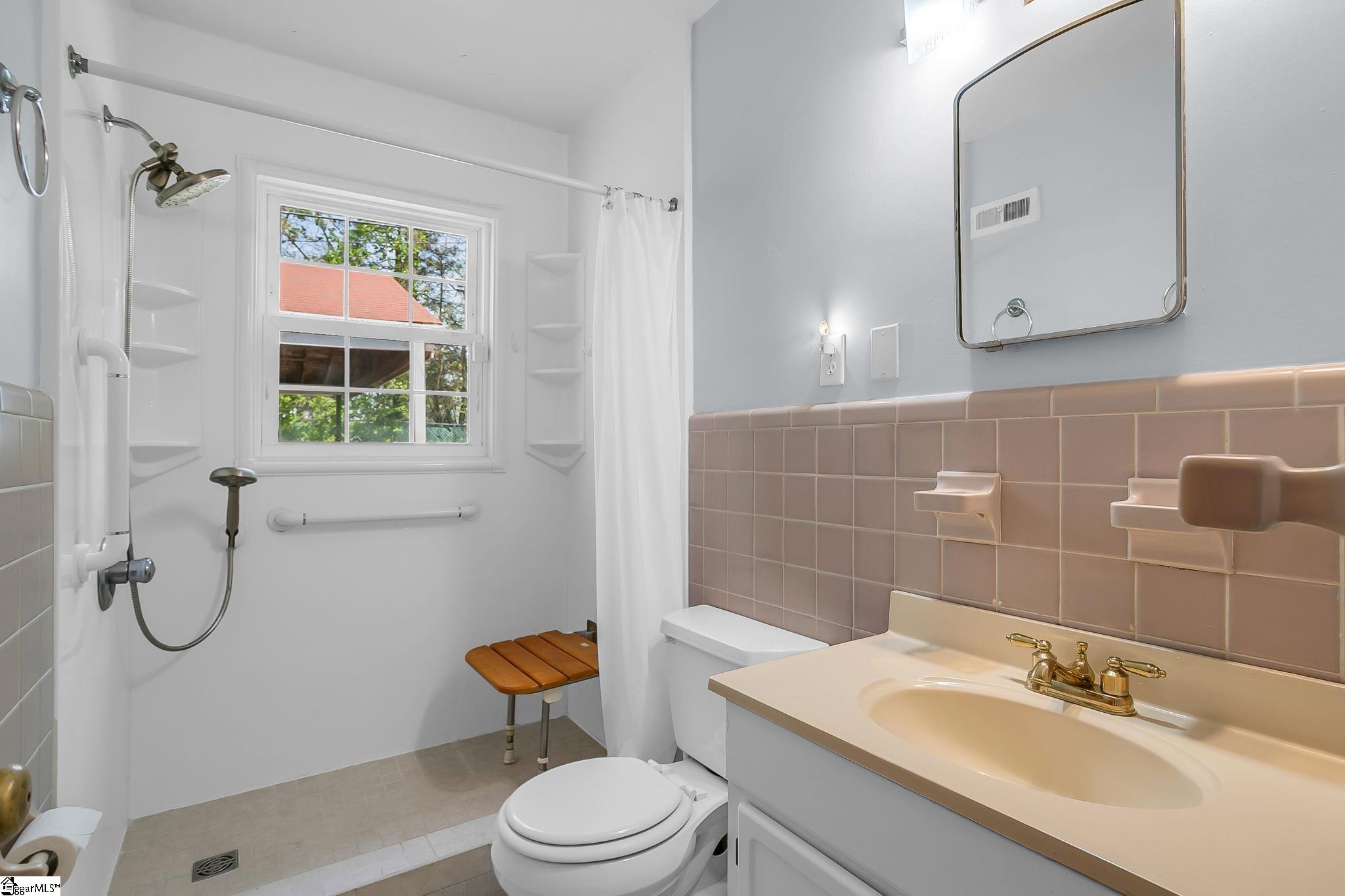 218 Bedford Forest Avenue Anderson, SC 29621 - Photo 18 of 35