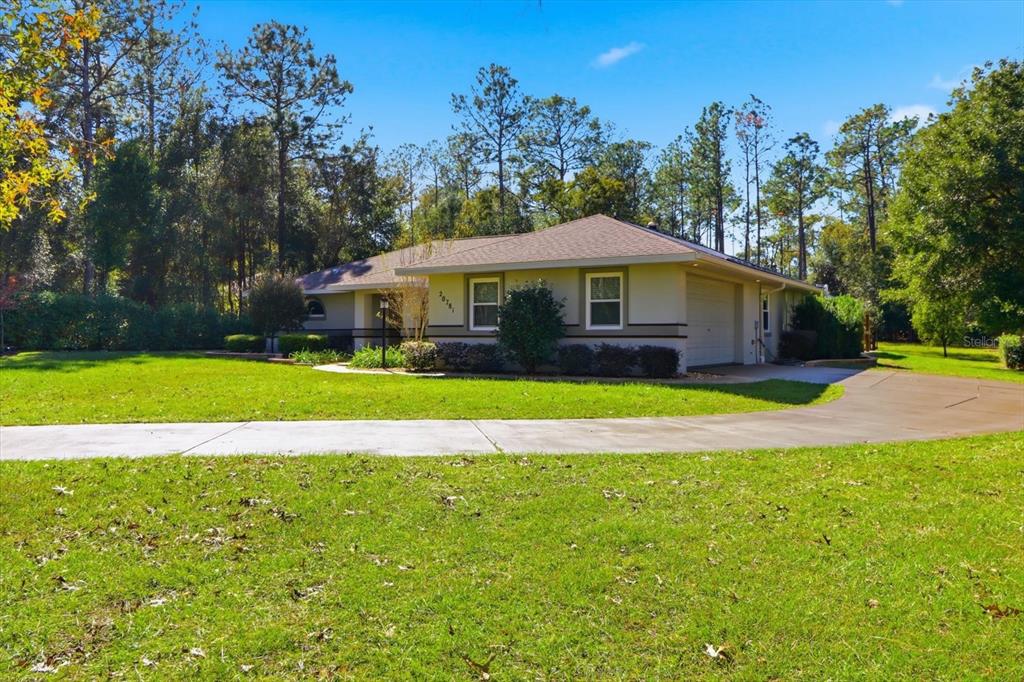 20781 Southwest 90th Loop Dunnellon, FL 34431 - Photo 31 of 46 a view of a house with a swimming pool