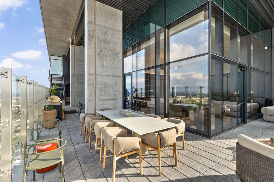 610 Davis Street, Unit 4008 Austin, TX 78701 - Photo 23 of 40 a outdoor space with lots of tables and chairs