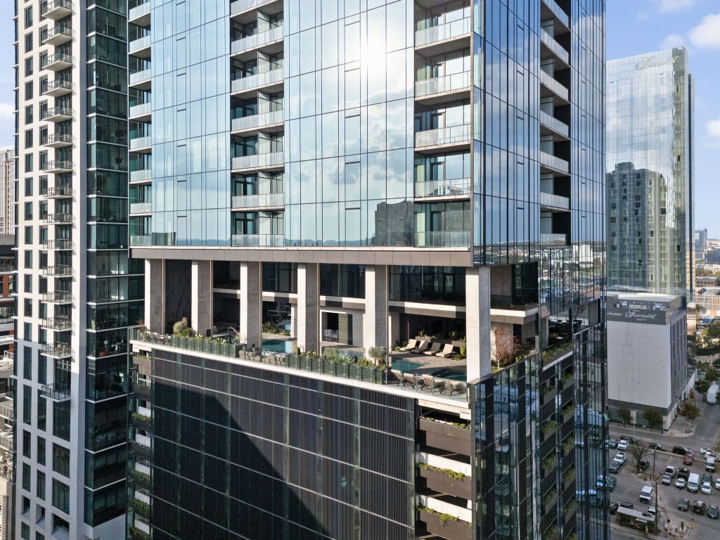 610 Davis Street, Unit 4008 Austin, TX 78701 - Photo 27 of 40 a building view