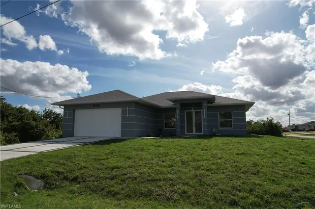 $2,500 | 852 Chipley Street East, Lehigh Acres, FL 33974