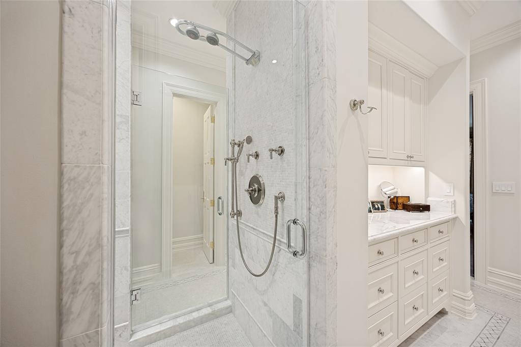 8511 Edgemere Road, Unit 201 Dallas, TX 75225 - Photo 26 of 37 Gallery Image 26