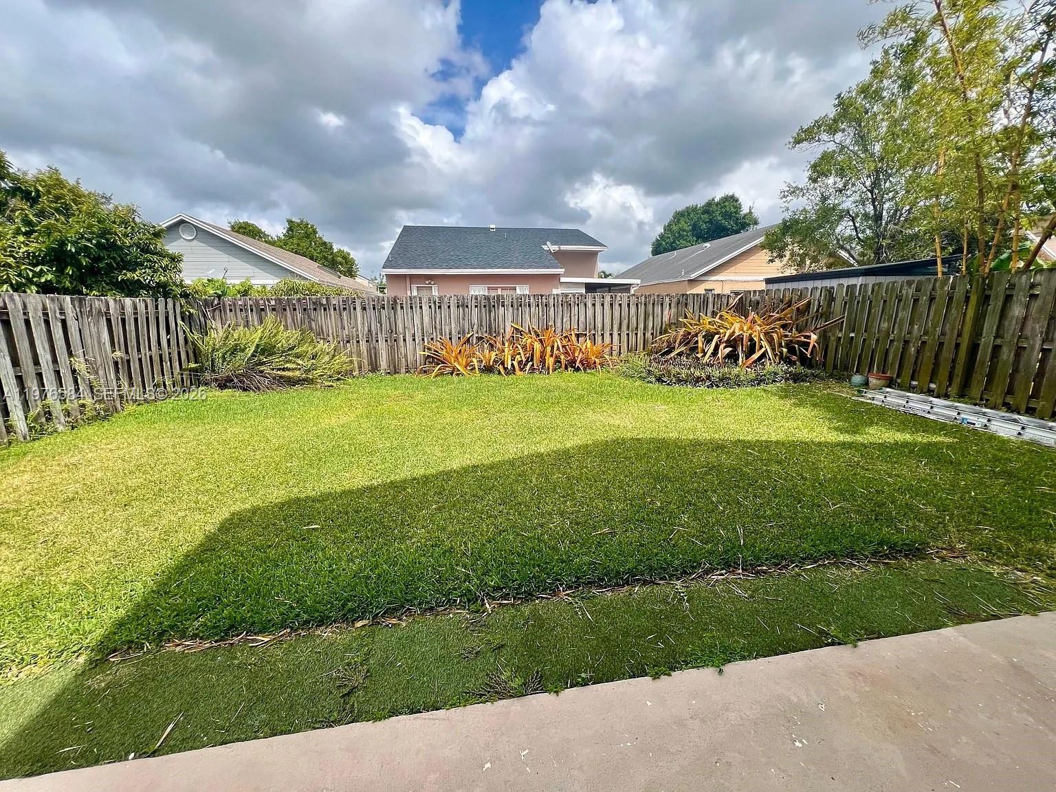 274 Southwest 159th Terrace Sunrise, FL 33326 - Photo 2 of 21
