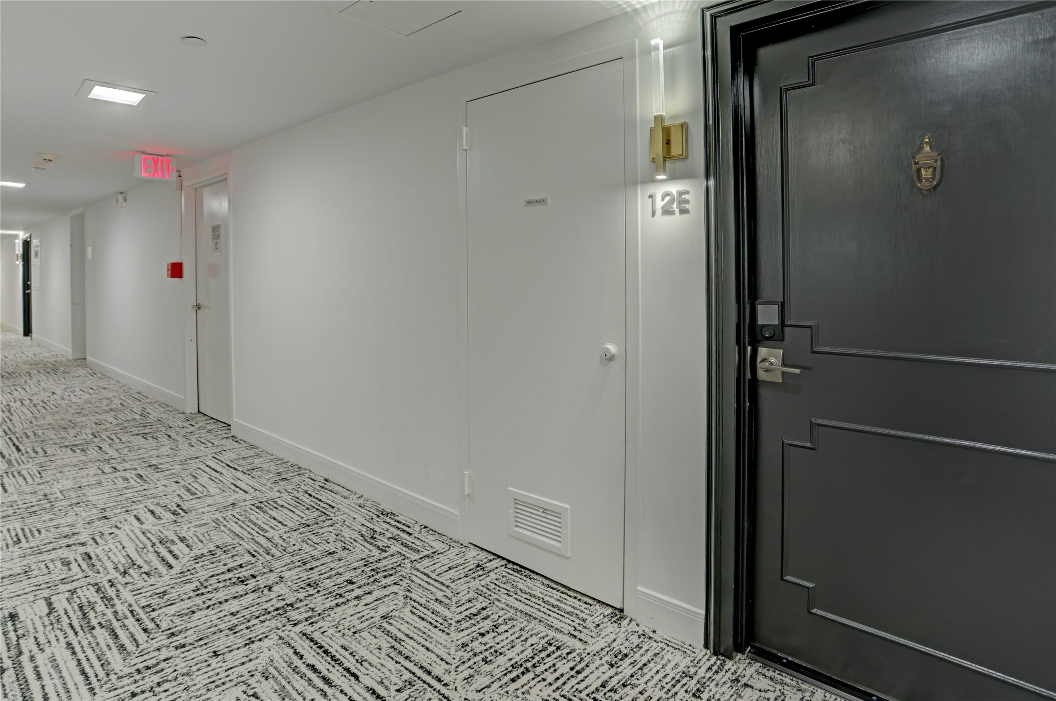 2701 Westheimer Road, Unit 12E Houston, TX 77098 - Photo 17 of 31 a view of a hallway with wooden floor