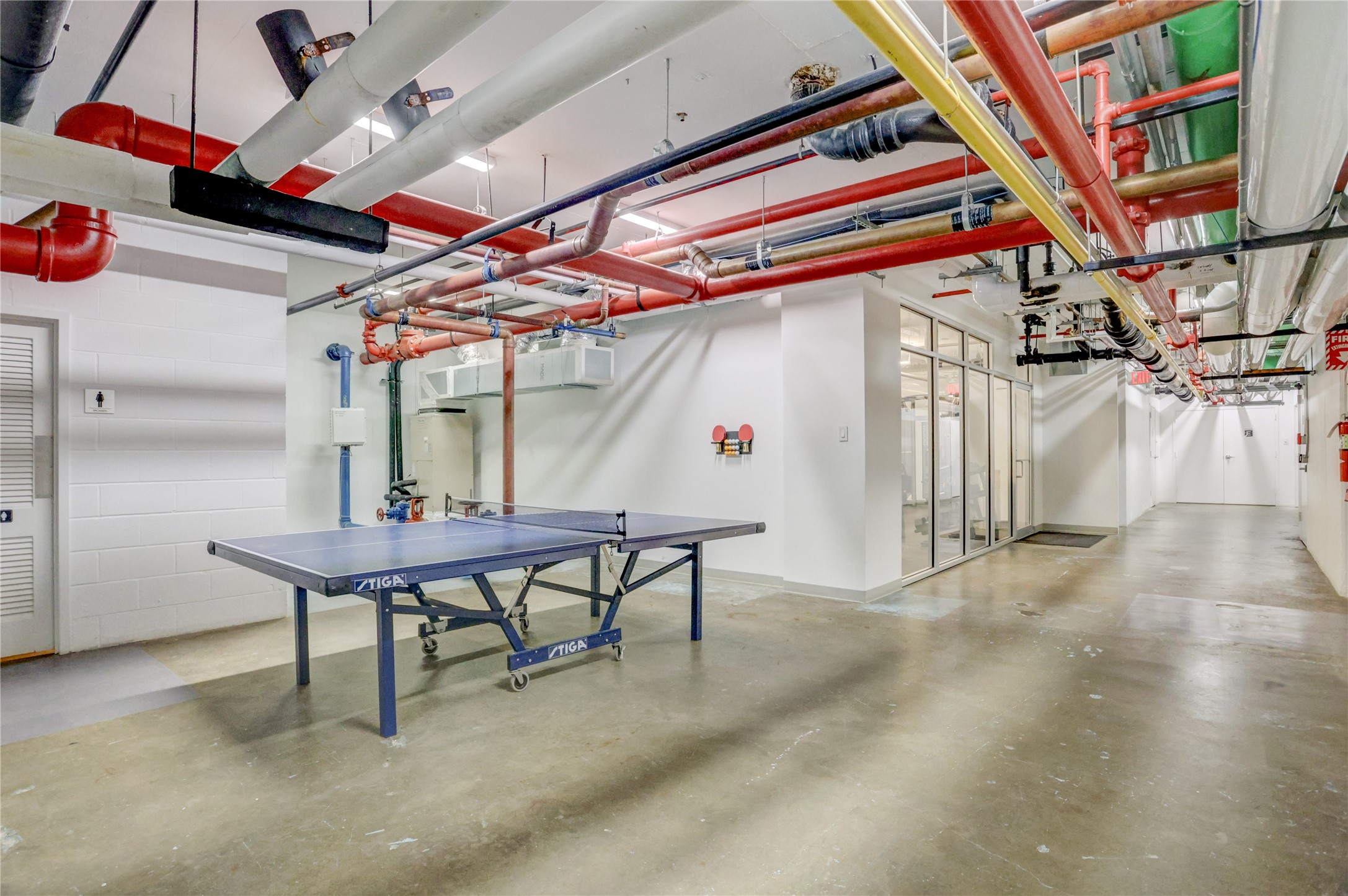 2701 Westheimer Road, Unit 12E Houston, TX 77098 - Photo 27 of 31 a view of a chairs and table in a patio