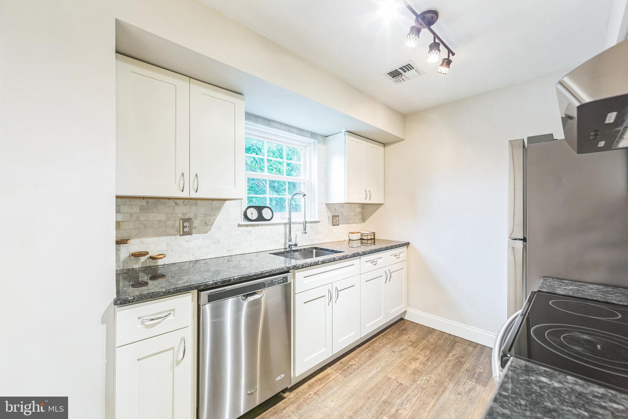 353 McIntosh Road, Unit 148 West Chester, PA 19382 - Photo 10 of 23 Updated Kitchen