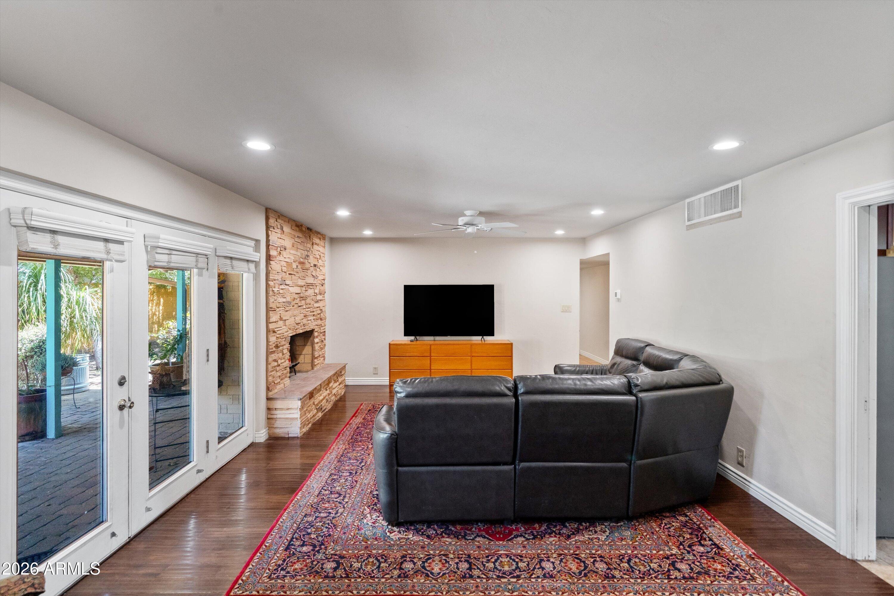 5525 North 12th Street Phoenix, AZ 85014 - Photo 15 of 59 12-Living Room