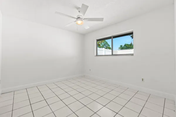 $2,400 | 9162 Southwest 5th Street, Unit A, Boca Raton, FL 33428