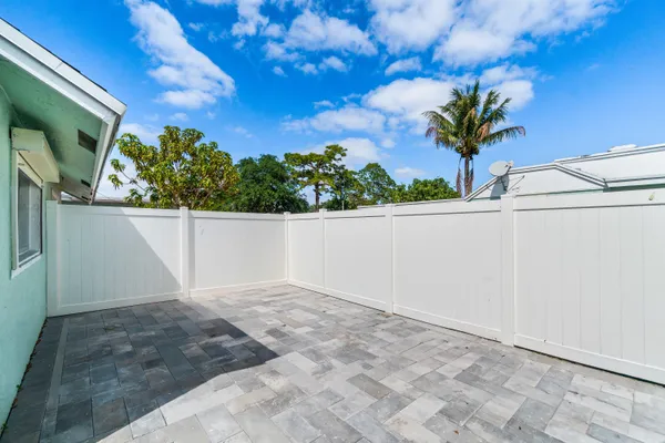 $2,400 | 9162 Southwest 5th Street, Unit A, Boca Raton, FL 33428