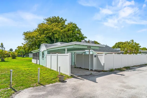 $2,400 | 9162 Southwest 5th Street, Unit A, Boca Raton, FL 33428