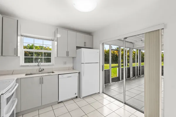 $2,400 | 9162 Southwest 5th Street, Unit A, Boca Raton, FL 33428