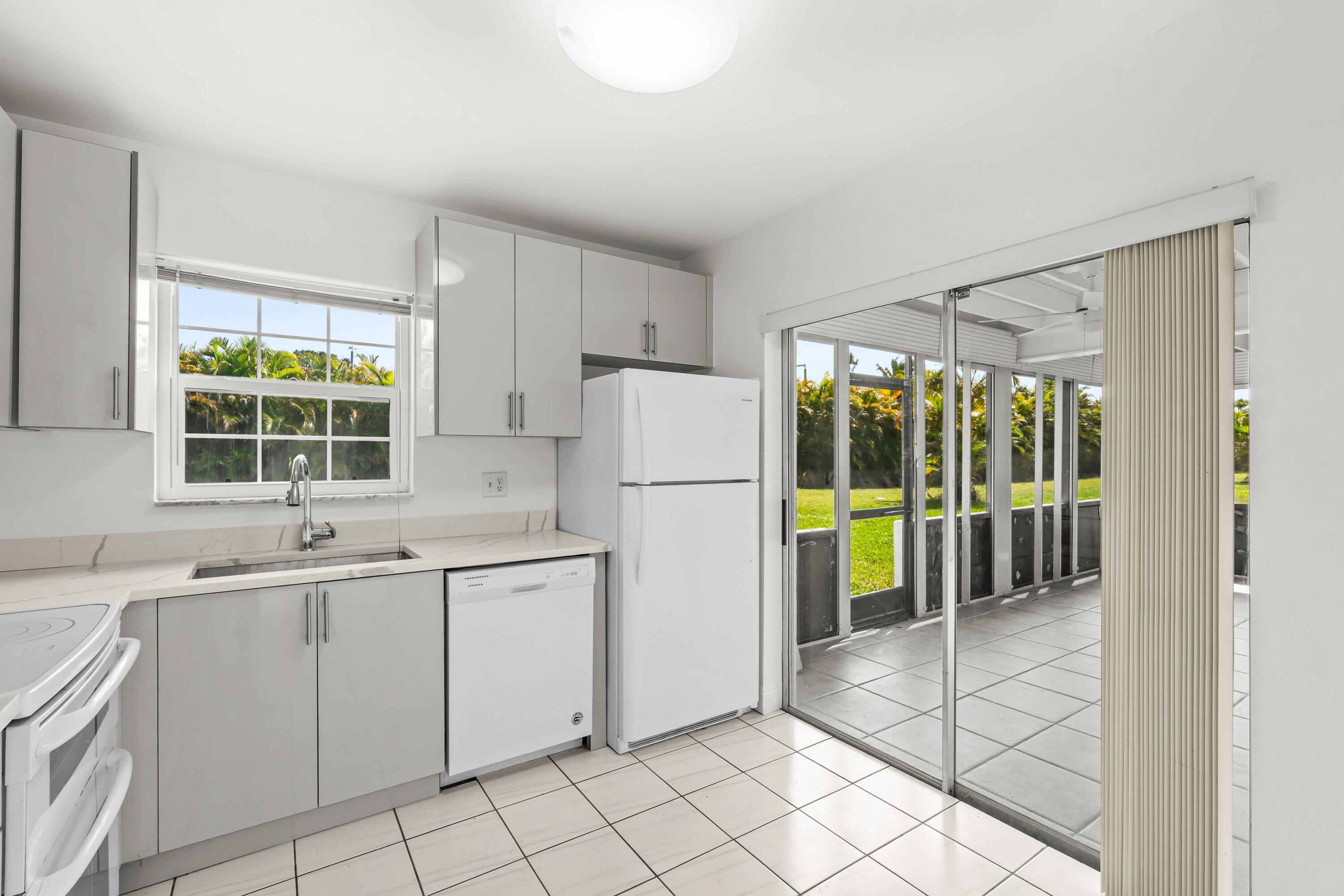 9162 Southwest 5th Street, Unit A Boca Raton, FL 33428 - Photo 4 of 36 008-9162Southwest5thStreet-A-BocaRaton-F