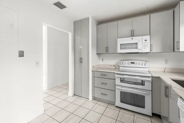 $2,400 | 9162 Southwest 5th Street, Unit A, Boca Raton, FL 33428