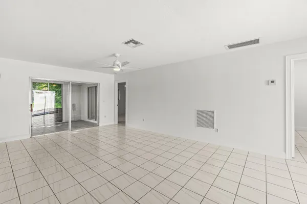$2,400 | 9162 Southwest 5th Street, Unit A, Boca Raton, FL 33428