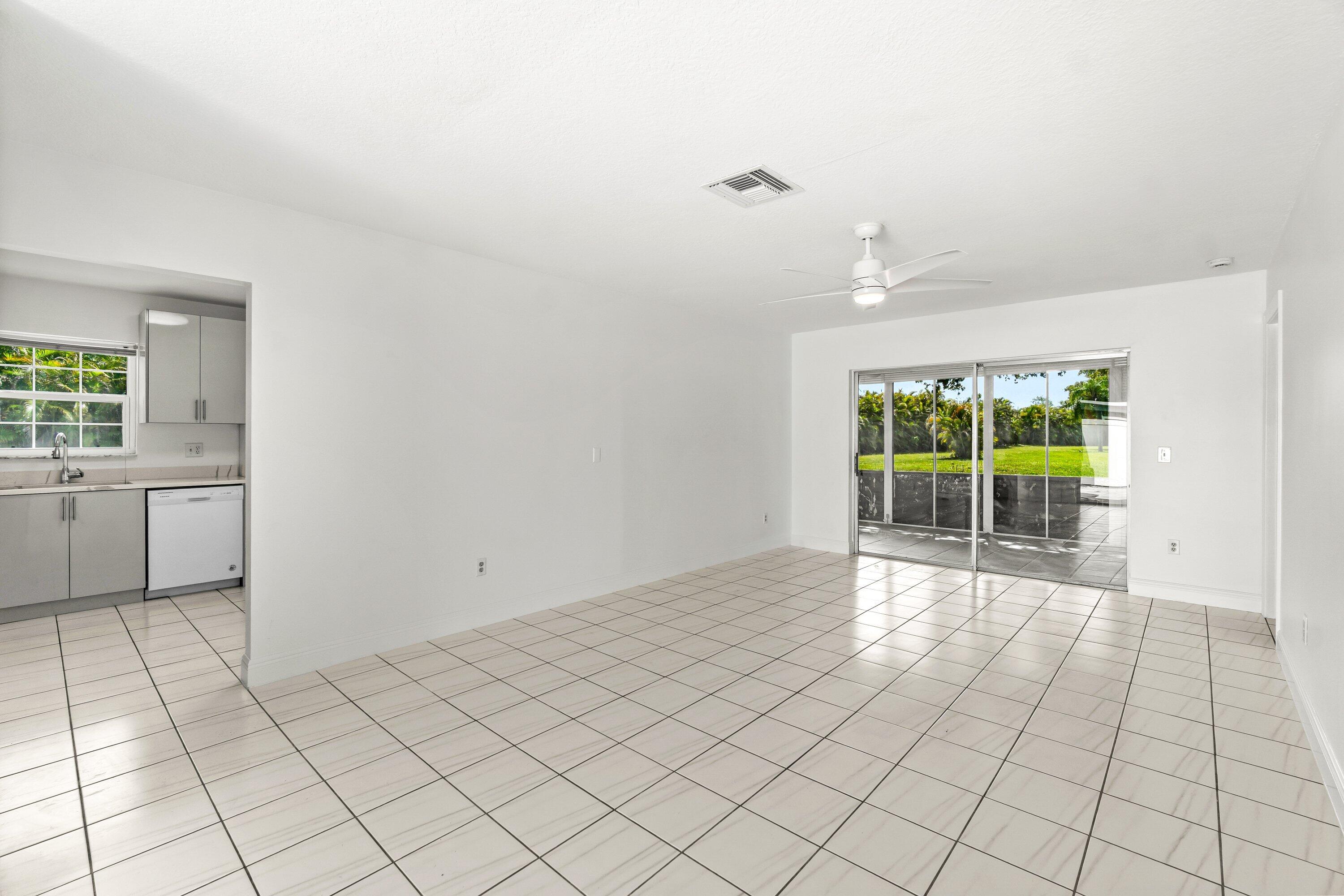 9162 Southwest 5th Street, Unit A Boca Raton, FL 33428 - Photo 8 of 36 012-9162Southwest5thStreet-A-BocaRaton-F