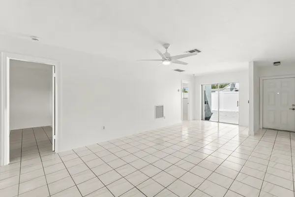 $2,400 | 9162 Southwest 5th Street, Unit A, Boca Raton, FL 33428