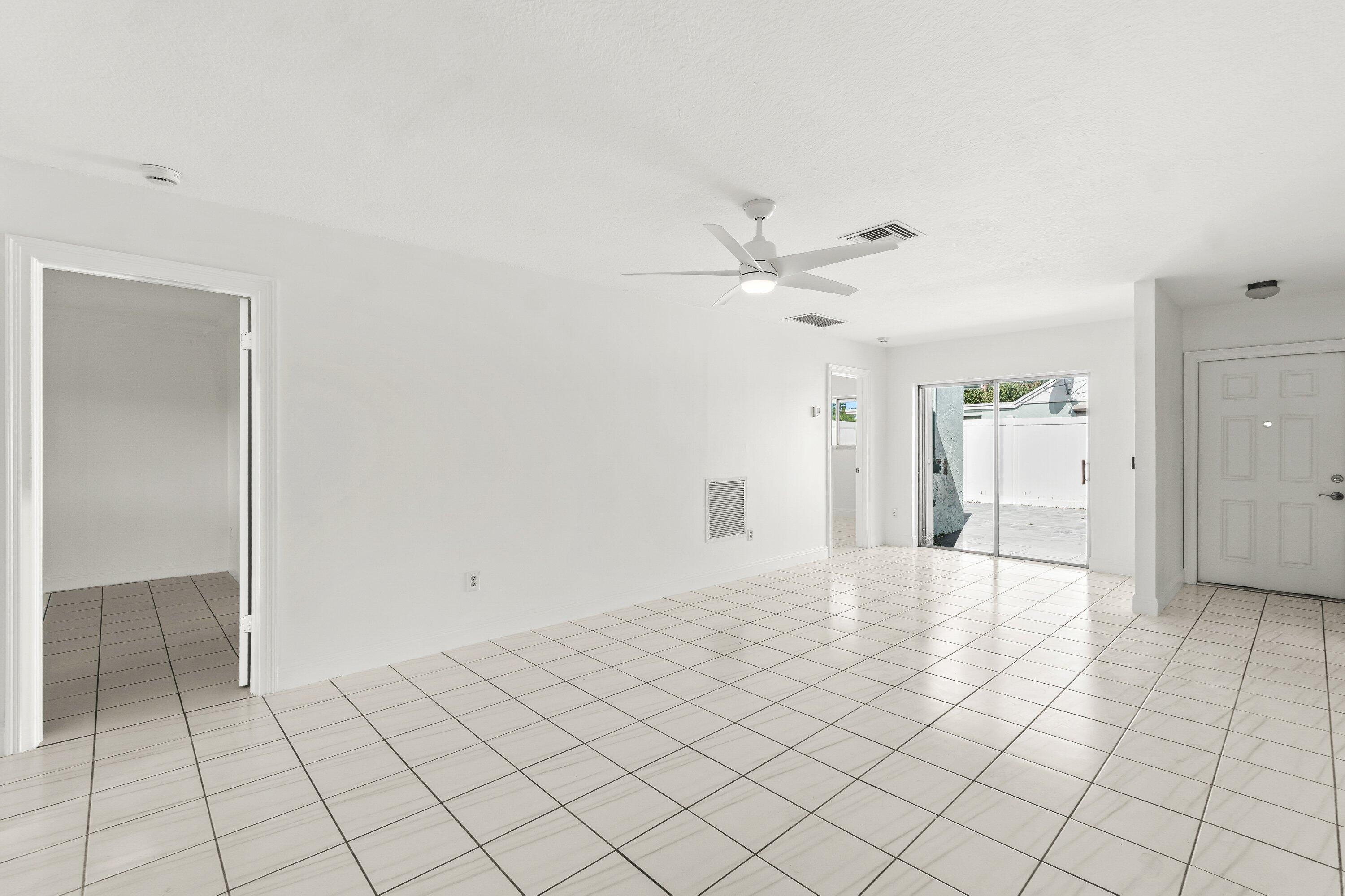 9162 Southwest 5th Street, Unit A Boca Raton, FL 33428 - Photo 10 of 36 014-9162Southwest5thStreet-A-BocaRaton-F