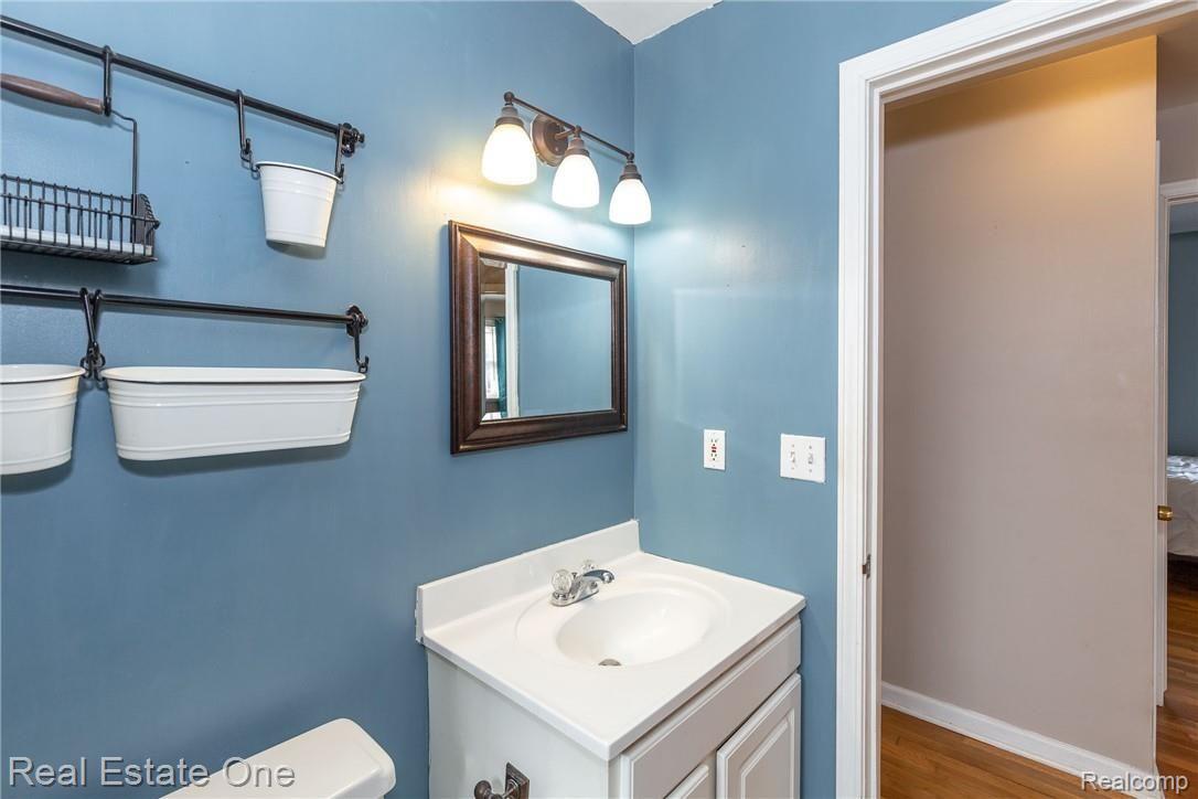 1559 Princeton Road Berkley, MI 48072 - Photo 17 of 22 Another view of bath