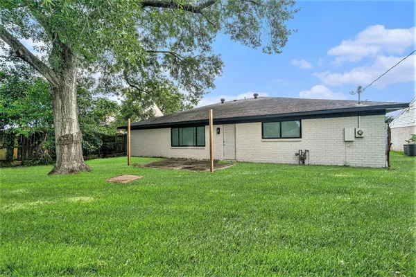 $1,800 | 12215 Hillcroft Street, Houston, TX 77035