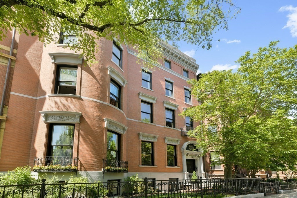 257 Commonwealth Avenue, Unit 2 Boston, MA 02116 - Photo 9 of 10 front view of a building