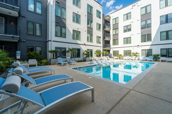 $1,303 | 1690 North Loop, Unit 322, Houston, TX 77009