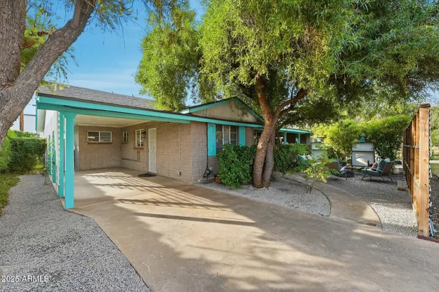a view of a backyard with table and chairs