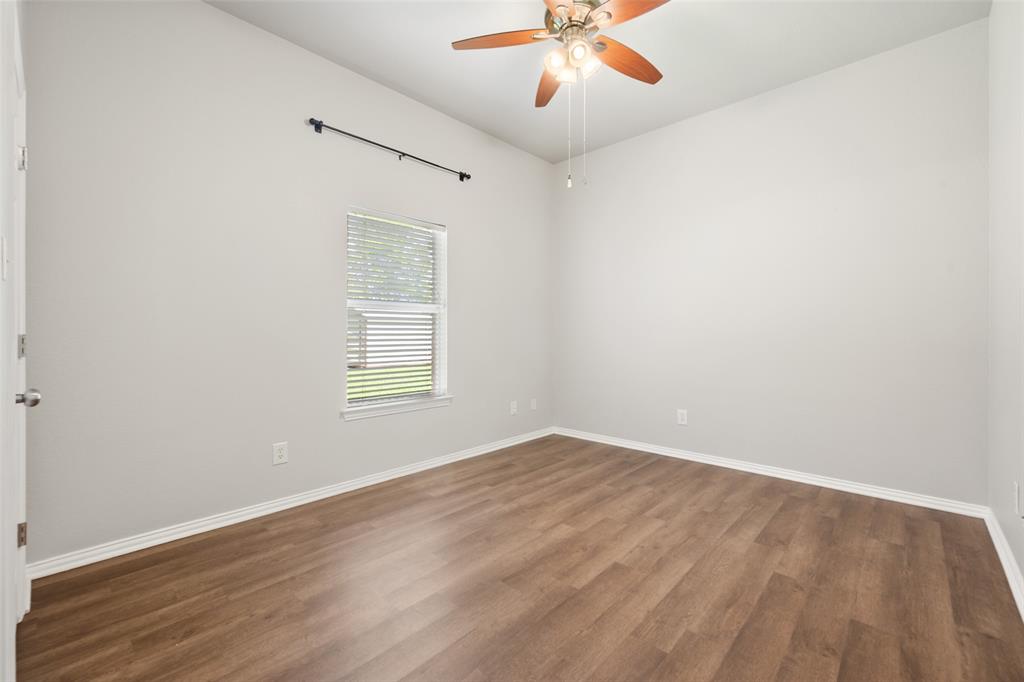 412 Springhill Court Burleson, TX 76028 - Photo 22 of 36