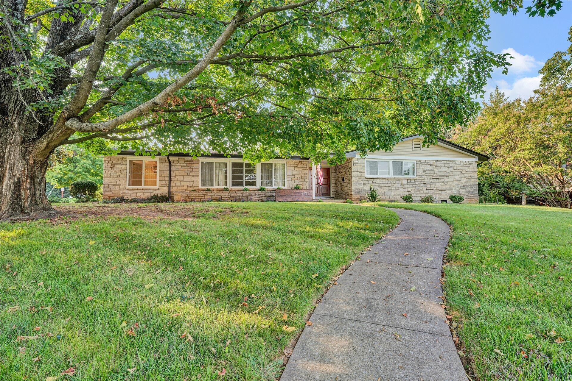 2121 Grandin Road Southwest Roanoke, VA 24015 - Photo 1 of 27 01-DSC00010