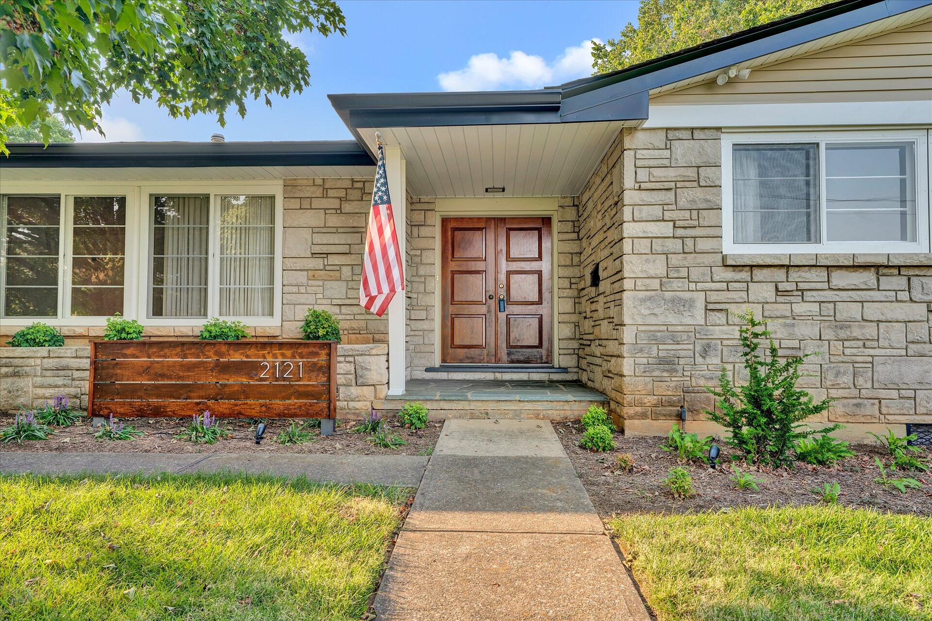 2121 Grandin Road Southwest Roanoke, VA 24015 - Photo 3 of 27 03-DSC00013