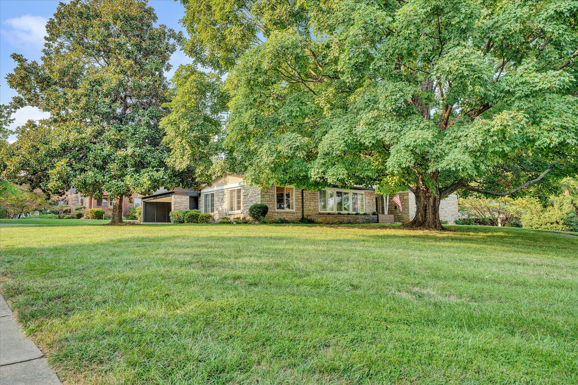 2121 Grandin Road Southwest Roanoke, VA 24015 - Photo 4 of 27 04-DSC00004