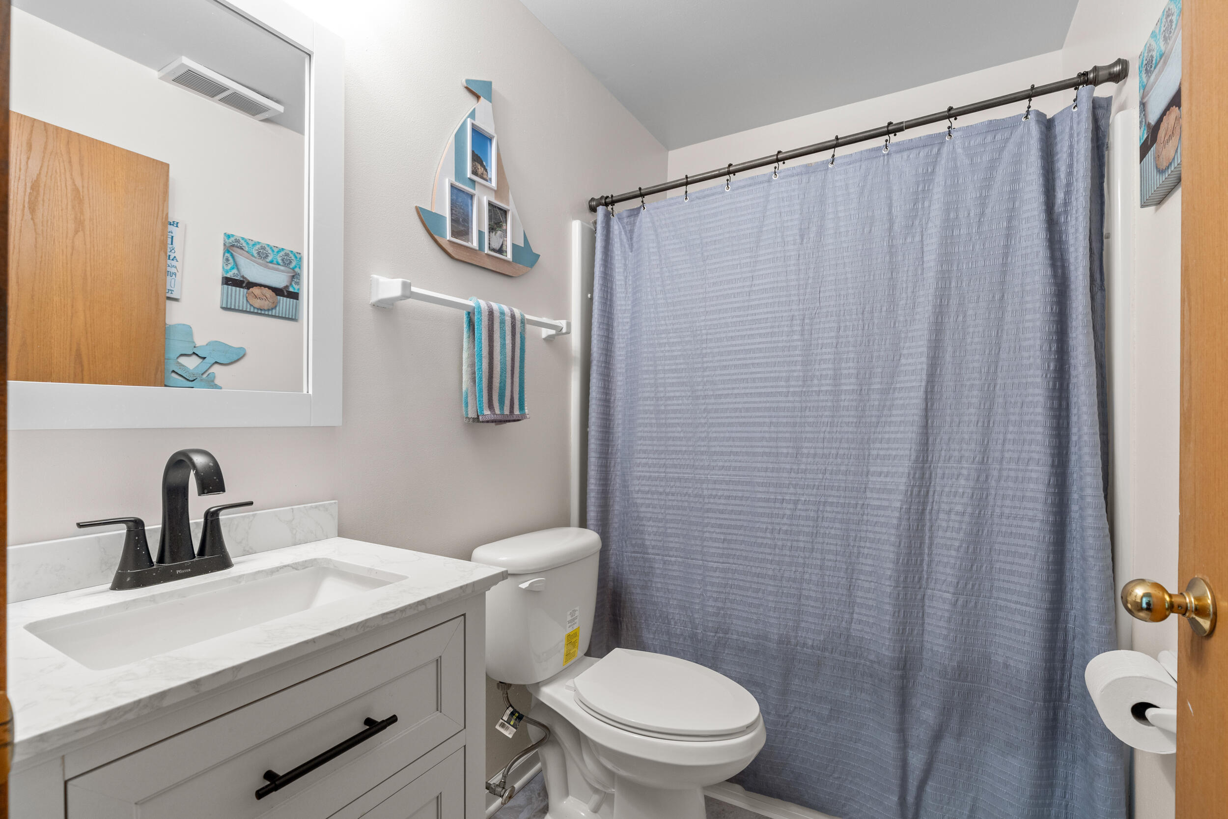 9201 West County Line Road Milwaukee, WI 53224 - Photo 20 of 24 Bath 2