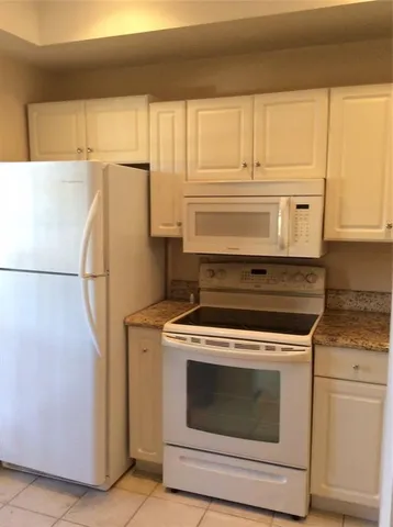 $2,100 | 2379 Southwest 15th Street, Unit 114, Deerfield Beach, FL 33442