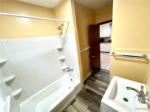 $1,150 | 1119 15th Street, Niagara Falls, NY 14301