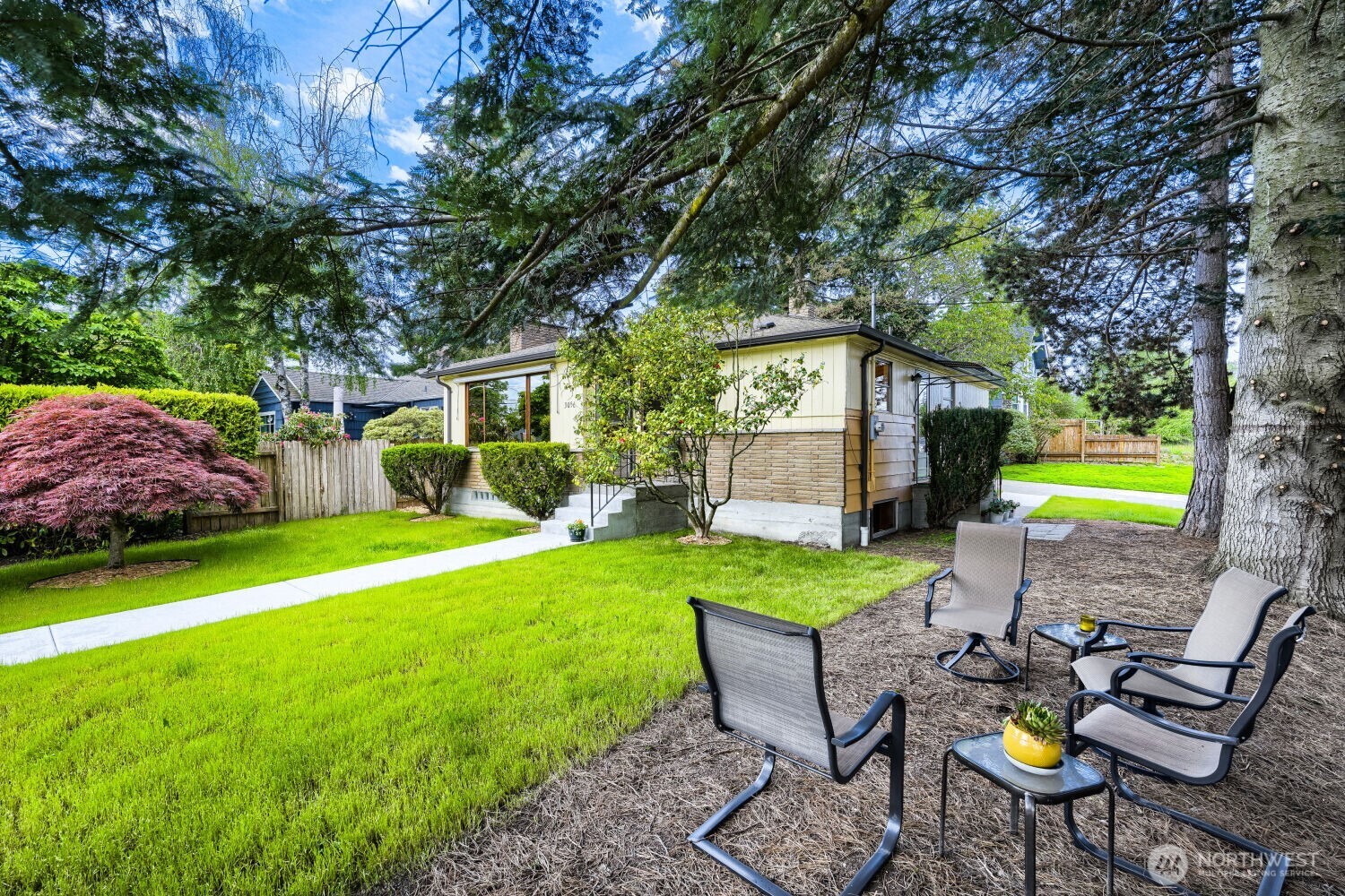 3056 50th Avenue Southwest Seattle, WA 98116 - Photo 4 of 38