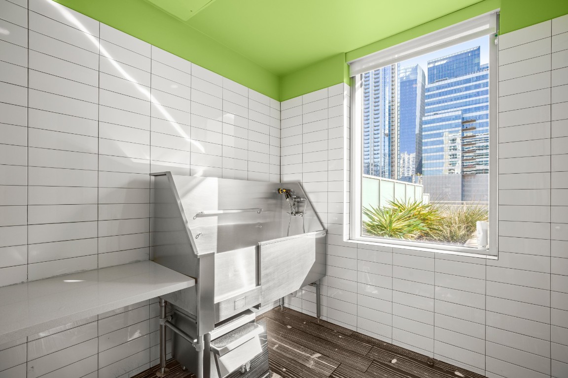 222 West Avenue, Unit 2012 Austin, TX 78701 - Photo 30 of 37