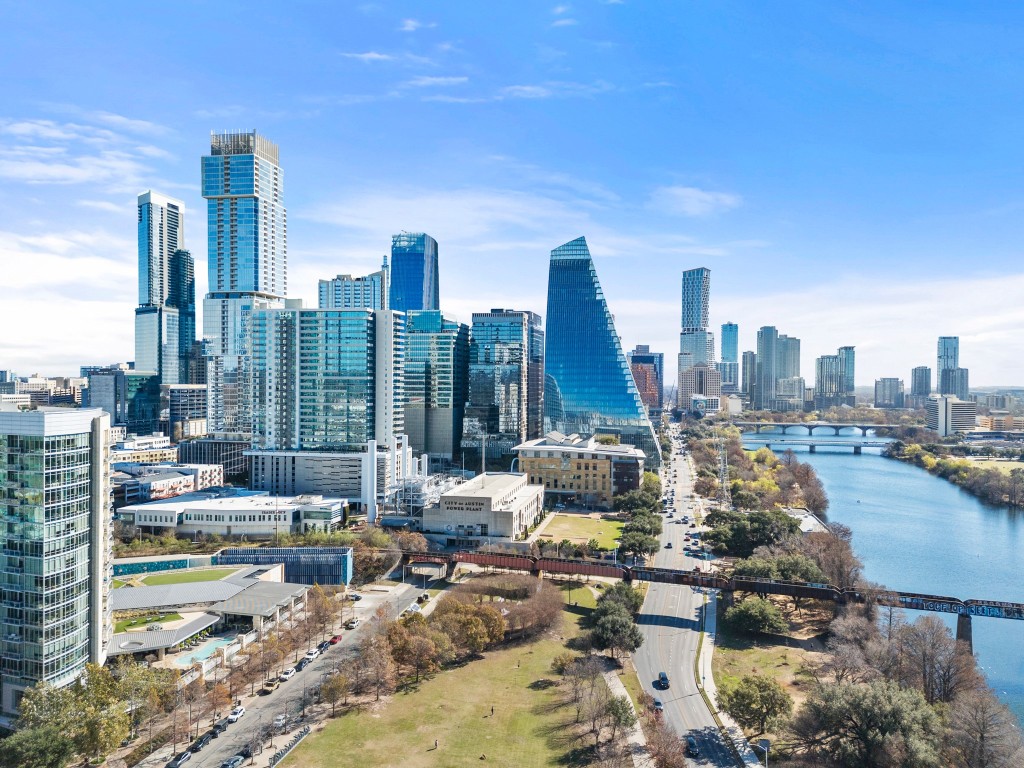 222 West Avenue, Unit 2012 Austin, TX 78701 - Photo 36 of 37 a view of city with terrace