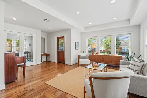 $799,900 | 125 North Street, Houston, TX 77009