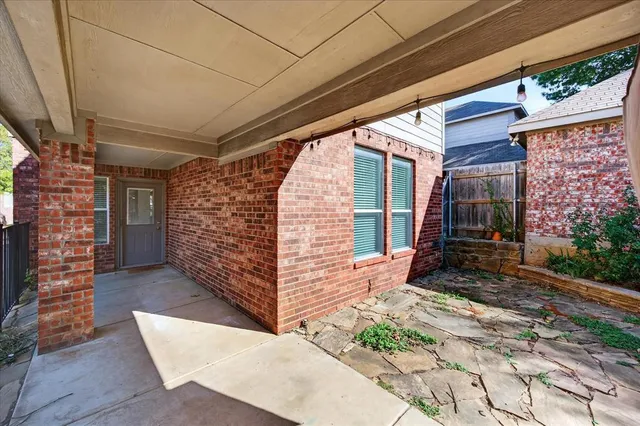 a view of a pathway of a house