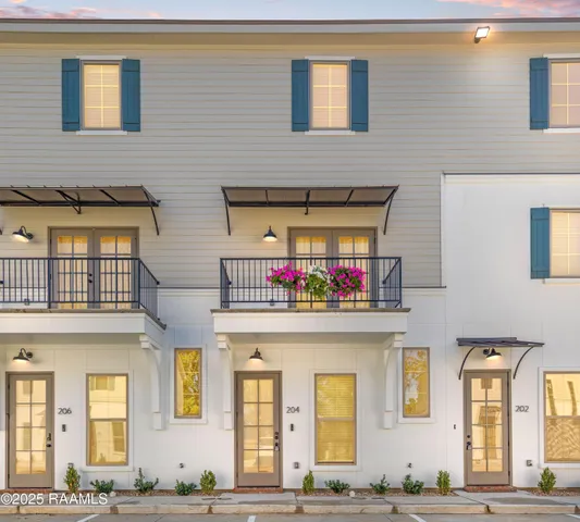 $2,975 | 204 Steiner Oaks, Lafayette, LA 70508