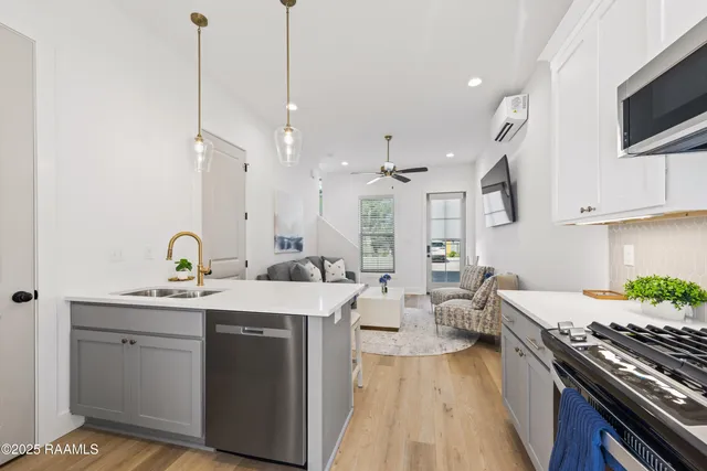 $2,975 | 204 Steiner Oaks, Lafayette, LA 70508