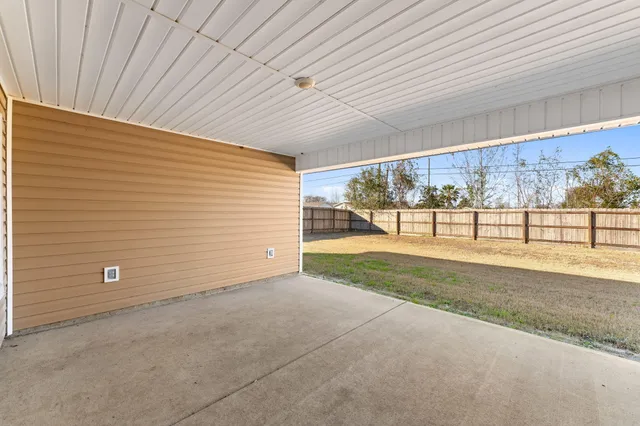 a view of a tennis court
