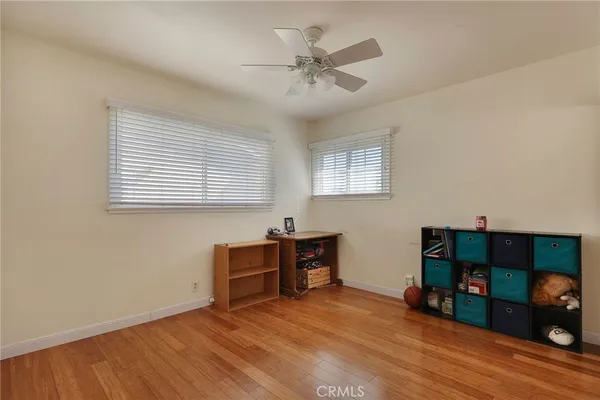 a view of a livingroom with furniture and entryway