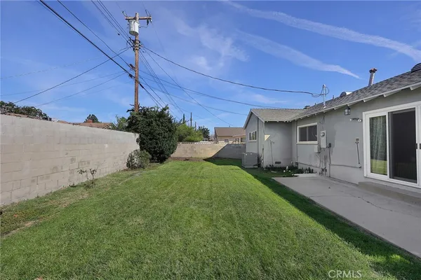 a view of a house with a back yard