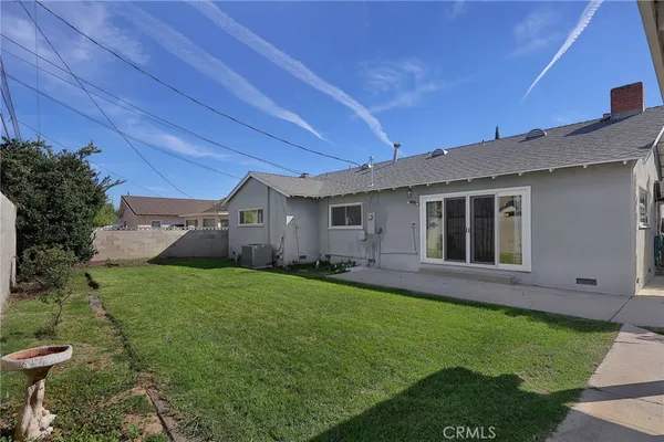 a view of a house with a backyard